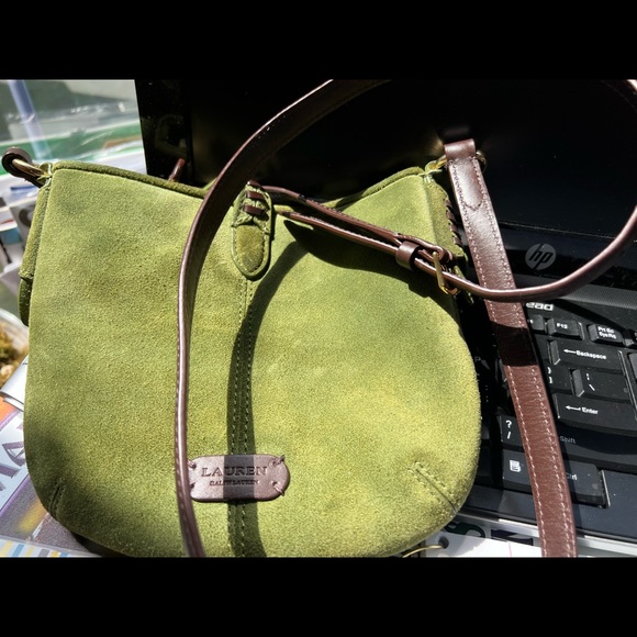 Olive green leather strap crossbody suede bag - Picture 3 of 17